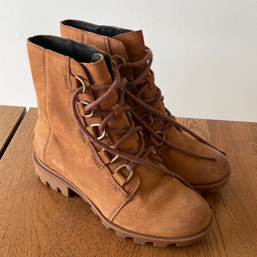 Sorel Leather Boots - Like New Condition